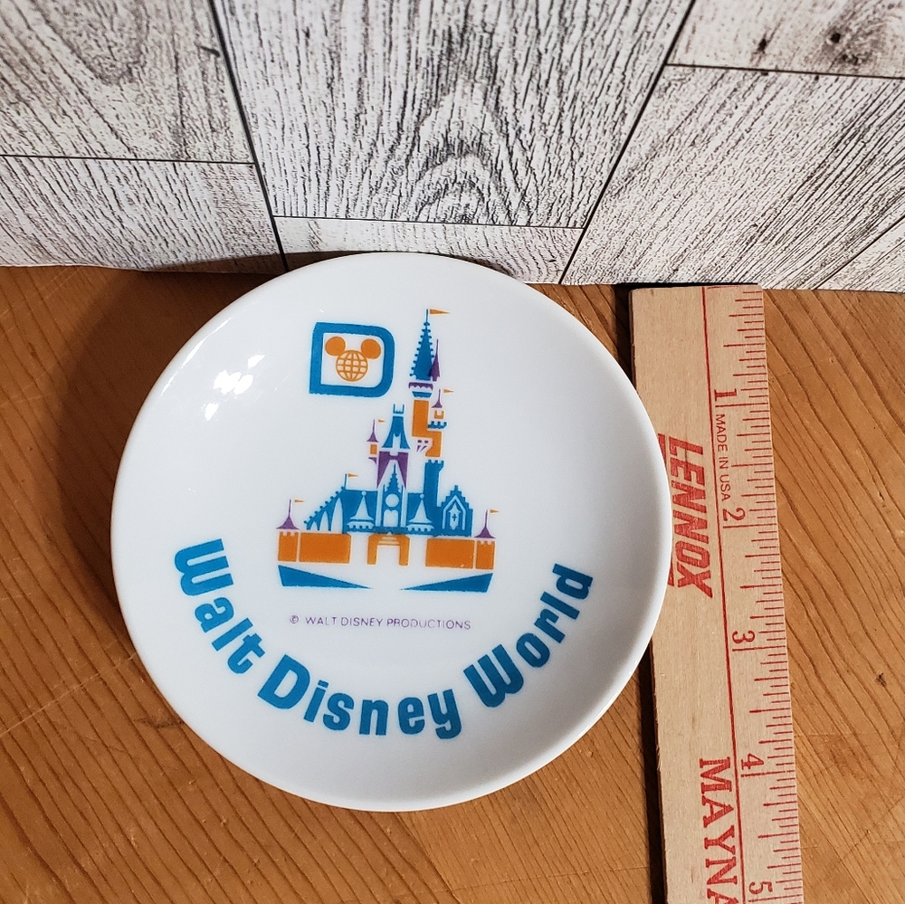 Walt Disney World small collectors plate